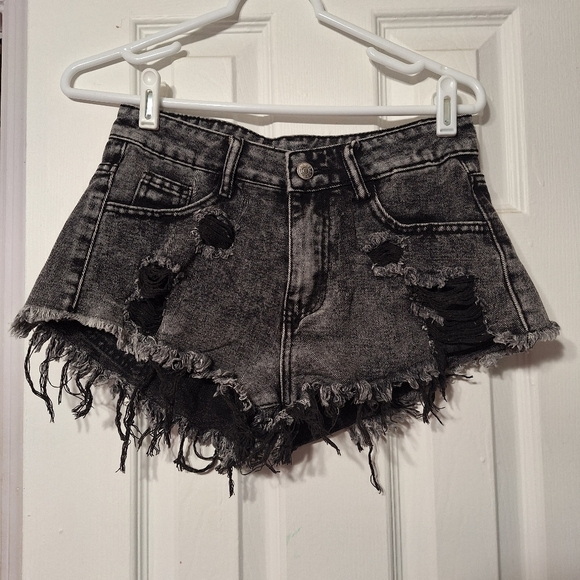 Shorts - Picture 2 of 7